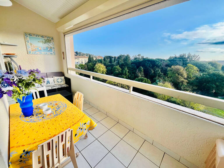 Appartement T2 avec piscine dans une résidence proche du centre de Sainte-Maxime. — photo 1