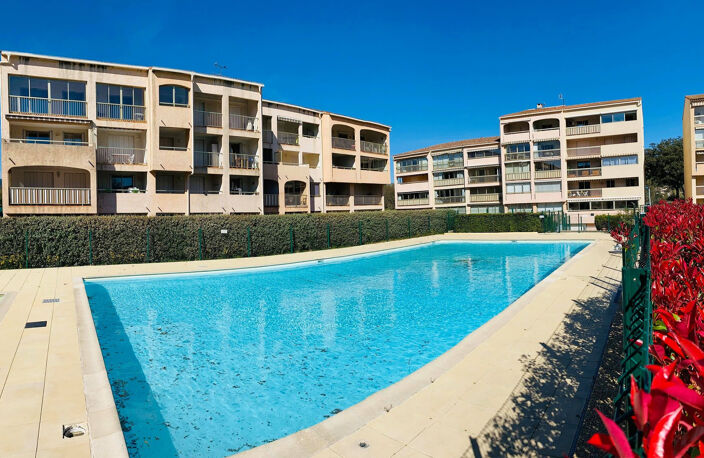 Appartement T2 avec piscine dans une résidence proche du centre de Sainte-Maxime. — photo 2