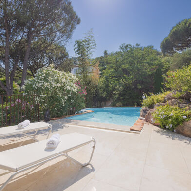 Maison 8 pièces 3000 €