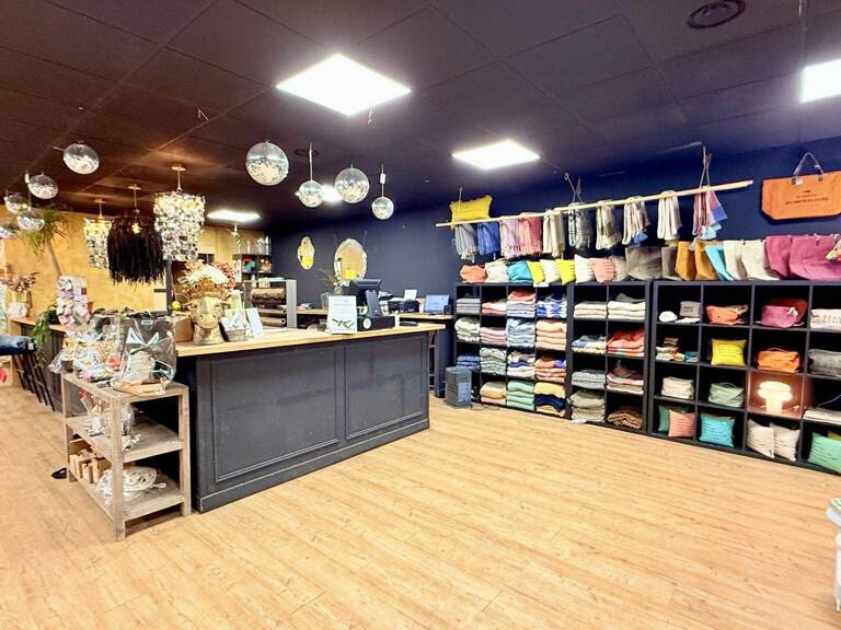 Vente Boutique/Local commercial 350 m&sup2; — photo 1
