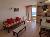 A VENDRE 2 PIECES AVEC TERRASSE FACE A LA MER ET PARKING PRI — photo 2