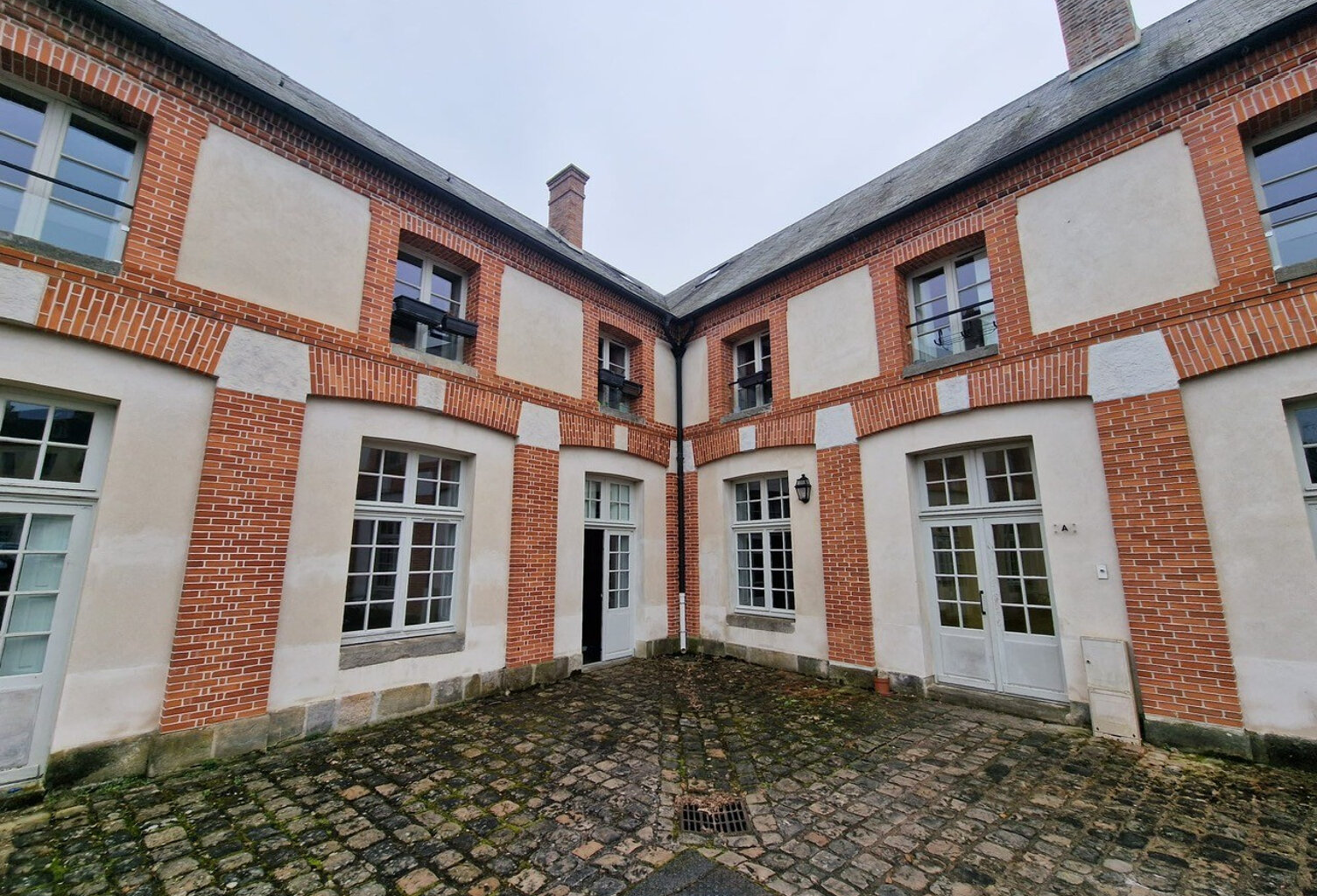 APPARTEMENT T4 - COEUR DE FONTAINEBLEAU — photo 1