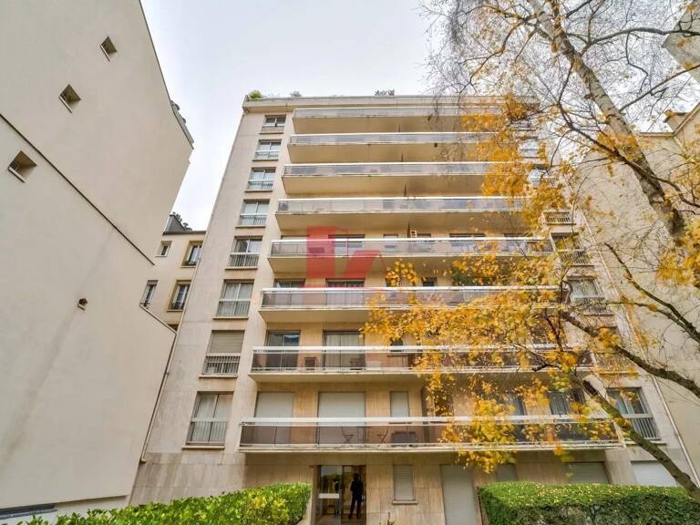 ISSY - 3 pièces de 63.33 m² à rénover - Balcon - cave — photo 1