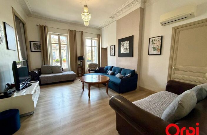 T4 de charme avec balcons et chambres de bonne – 128 m² – Saint-Charles / Le Chapitre (13001) — photo 3