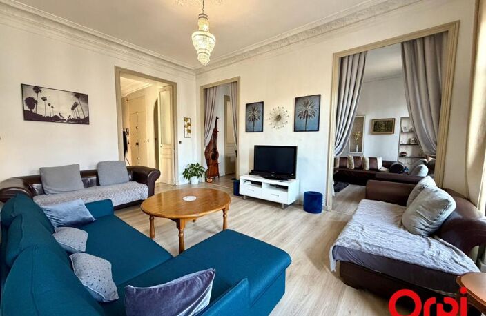 T4 de charme avec balcons et chambres de bonne – 128 m² – Saint-Charles / Le Chapitre (13001) — photo 4