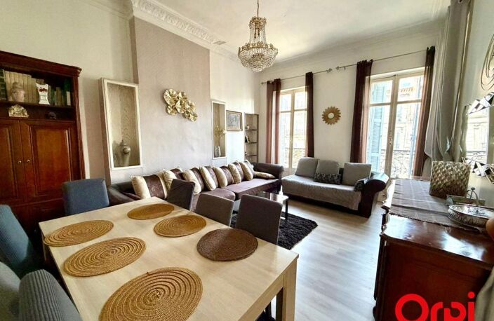T4 de charme avec balcons et chambres de bonne – 128 m² – Saint-Charles / Le Chapitre (13001) — photo 5
