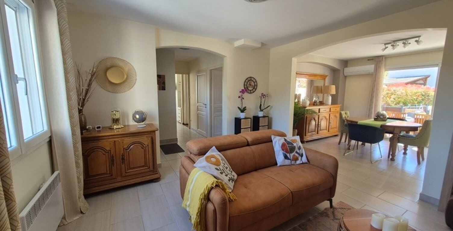 EXLCLUSIVITE-PRESTIGE. Solliès-Ville-Maison provençale avec deux logements distincts, fort potentiel, vue dégagée- 575 000 € — photo 1