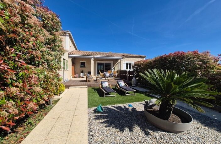 EXLCLUSIVITE-PRESTIGE. Solliès-Ville-Maison provençale avec deux logements distincts, fort potentiel, vue dégagée- 575 000 € — photo 2