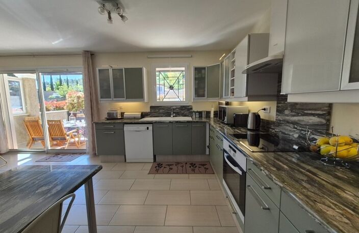 EXLCLUSIVITE-PRESTIGE. Solliès-Ville-Maison provençale avec deux logements distincts, fort potentiel, vue dégagée- 575 000 € — photo 5
