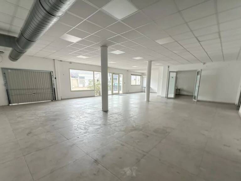 Nîmes, proche hôpital Caremeau, immeuble av. ascenseur, 900m² sur 3 niveaux — photo 1
