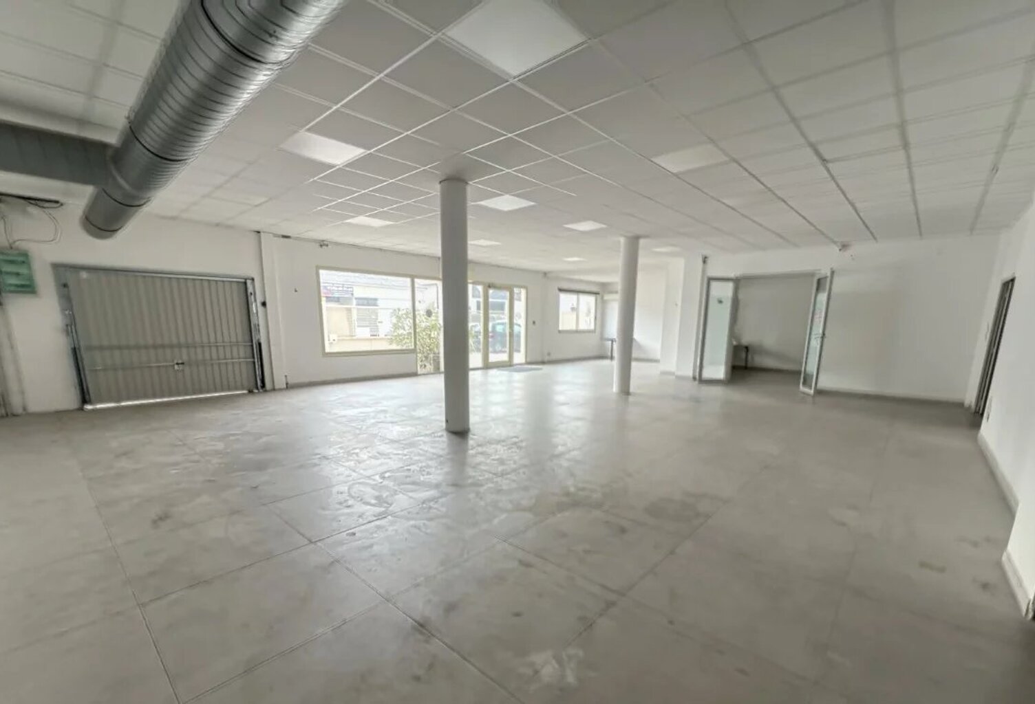 Nîmes, proche hôpital Caremeau, immeuble av. ascenseur, 900m² sur 3 niveaux — photo 1
