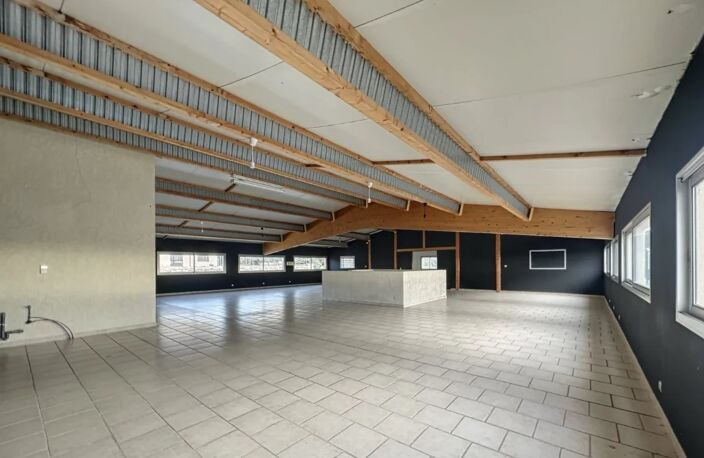 Nîmes, proche hôpital Caremeau, immeuble av. ascenseur, 900m² sur 3 niveaux — photo 3