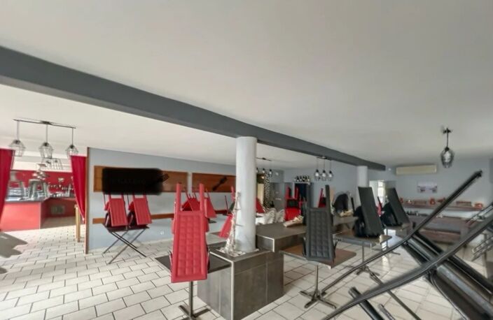 Nîmes, proche hôpital Caremeau, immeuble av. ascenseur, 900m² sur 3 niveaux — photo 4