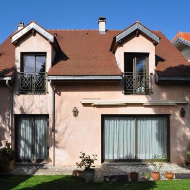 Maison 7 pièces 3150 €