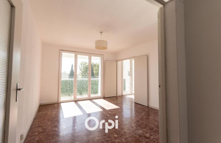 Montpellier Saint Cléophas T4 traversant de 74 m² avec parking et cave — photo 2
