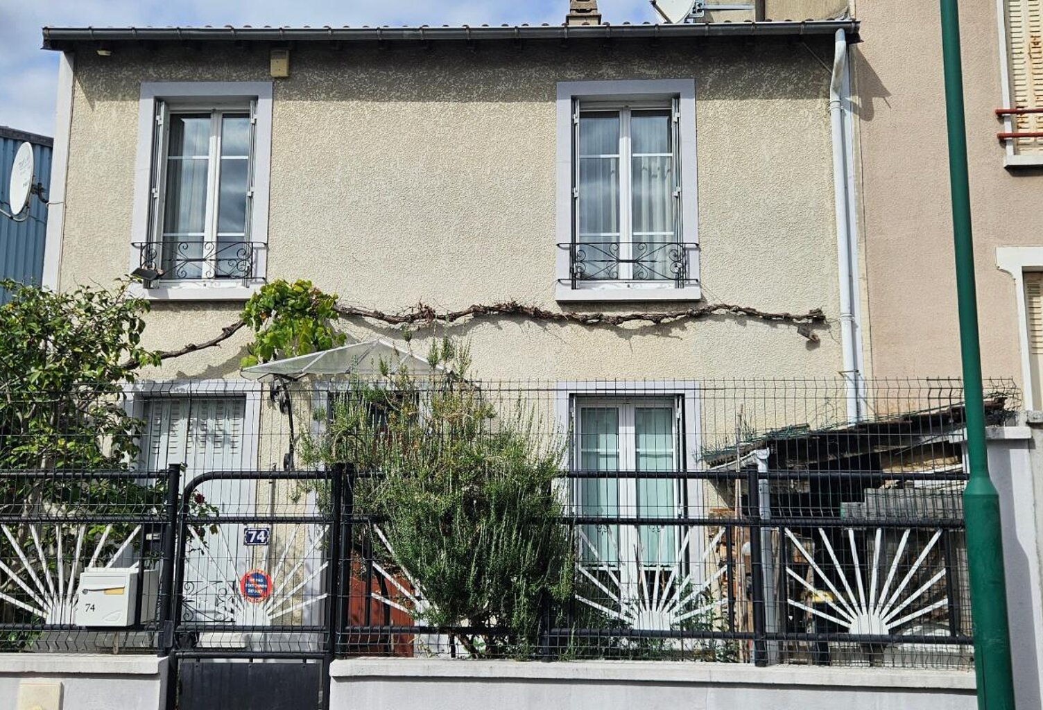 ÉPINAY-SUR-SEINE – Maison 5 pièces avec terrasse et stationnement – Proche RER C — photo 1