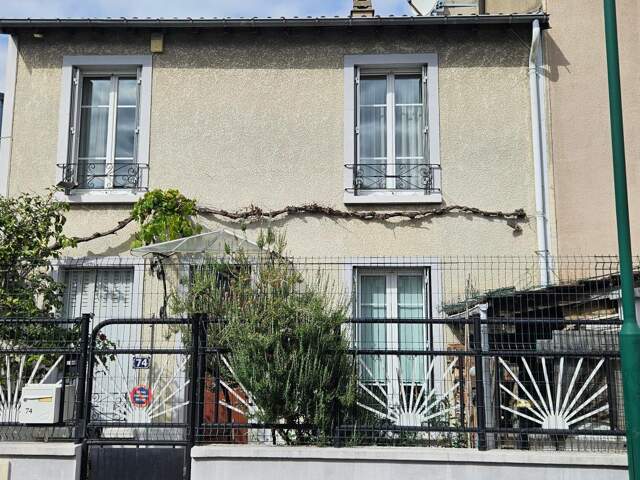 ÉPINAY-SUR-SEINE – Maison 5 pièces avec terrasse et stationnement – Proche RER C — photo du bien