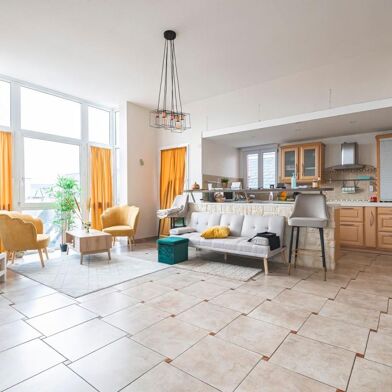 Appartement 4 pièces 221900 €