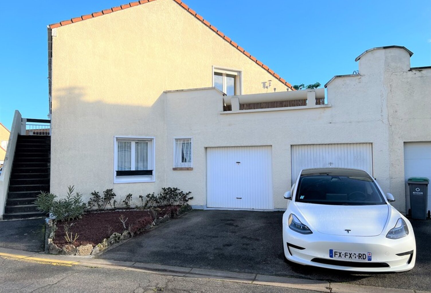 Appartement T3 de 80 m² avec terrasse de 40 m² à vendre sur COMBS LA VILLE (77) Dpt Seine et Marne — photo 1