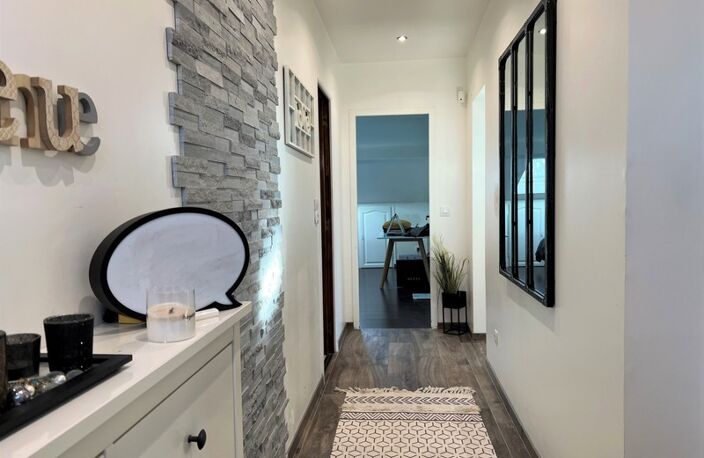Appartement T3 de 80 m² avec terrasse de 40 m² à vendre sur COMBS LA VILLE (77) Dpt Seine et Marne — photo 2