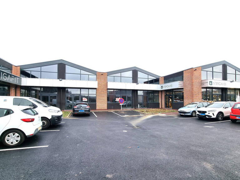 A louer  Local commercial 150 m2 (sport, restaurant, boutiques, bureaux, cabinet médical..., nombreuses enseignes) — photo 1