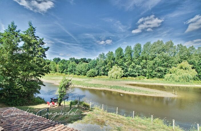 Propriété de charme en bord de rivière, avec activité de gîte Les HERBIERS (85) — photo 2