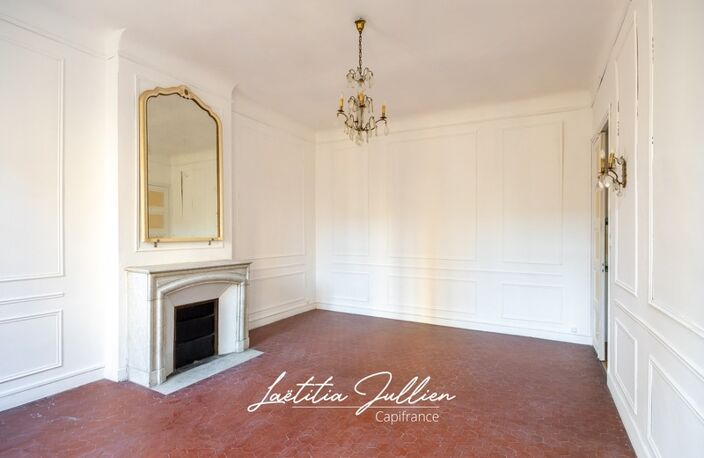Appartement haussmannien 184.77 m² – 7 pièces – Intégralité du palier – Marseille 8ᵉ - PERIER — photo 4