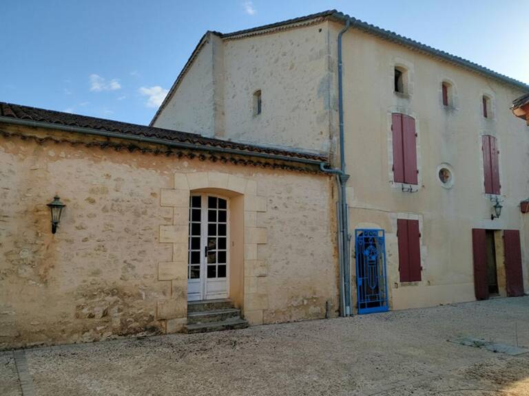 MAISON DE BOURG - 240 M² - 8 PIECES — photo 1