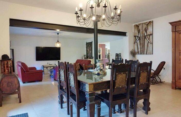 Maison Arles 9 pièce(s) 303 m2 SUR 1 hectare de parcelle — photo 2
