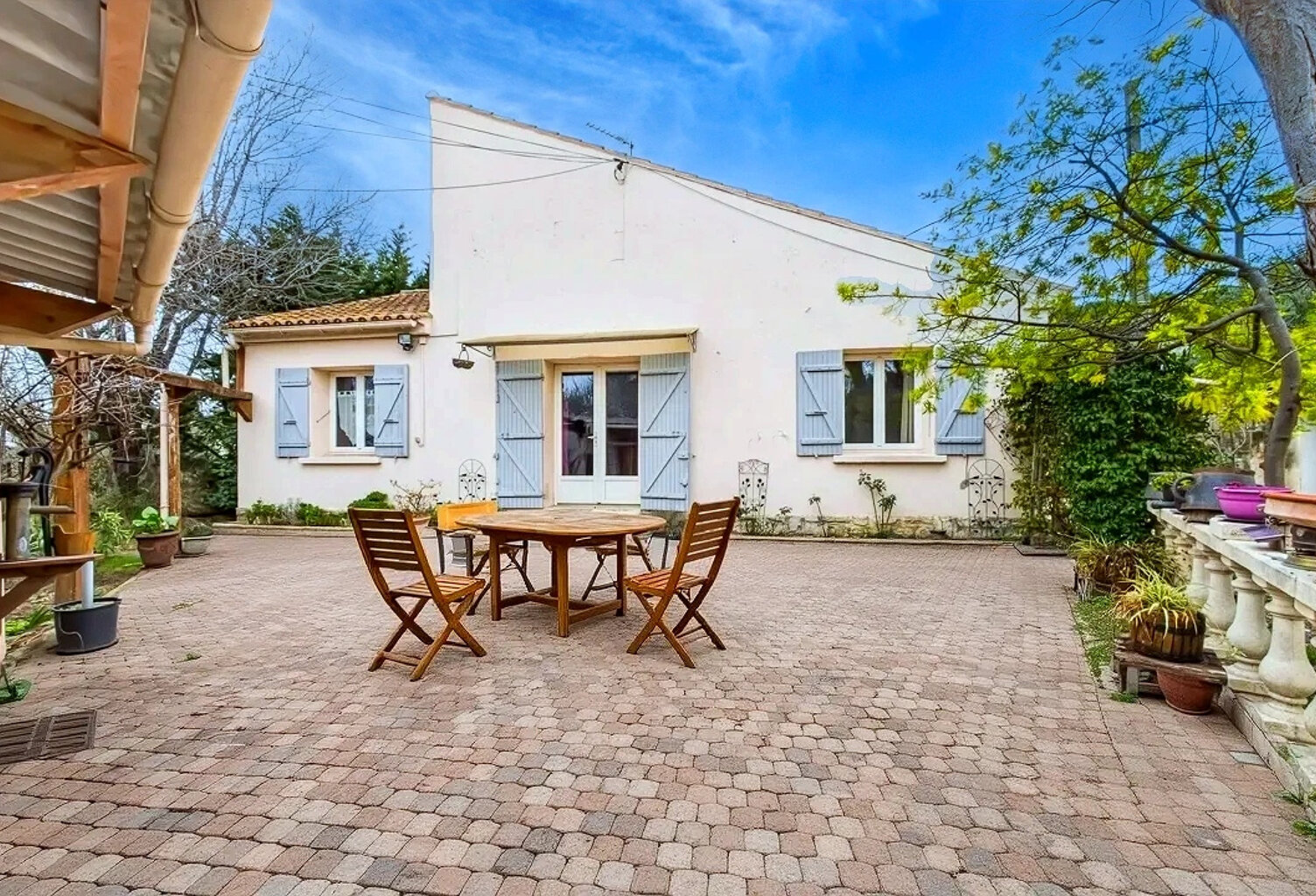 Ensemble immobilier de 2 maisons sur 1100 m2 de terrain — photo 1