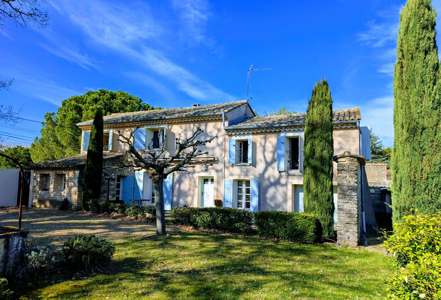 Dept 84 - Robion - Beau mas proche du village — photo 1
