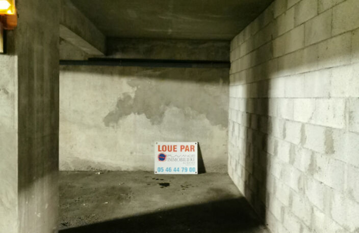 Place de parking en sous sol aux minimes — photo 2