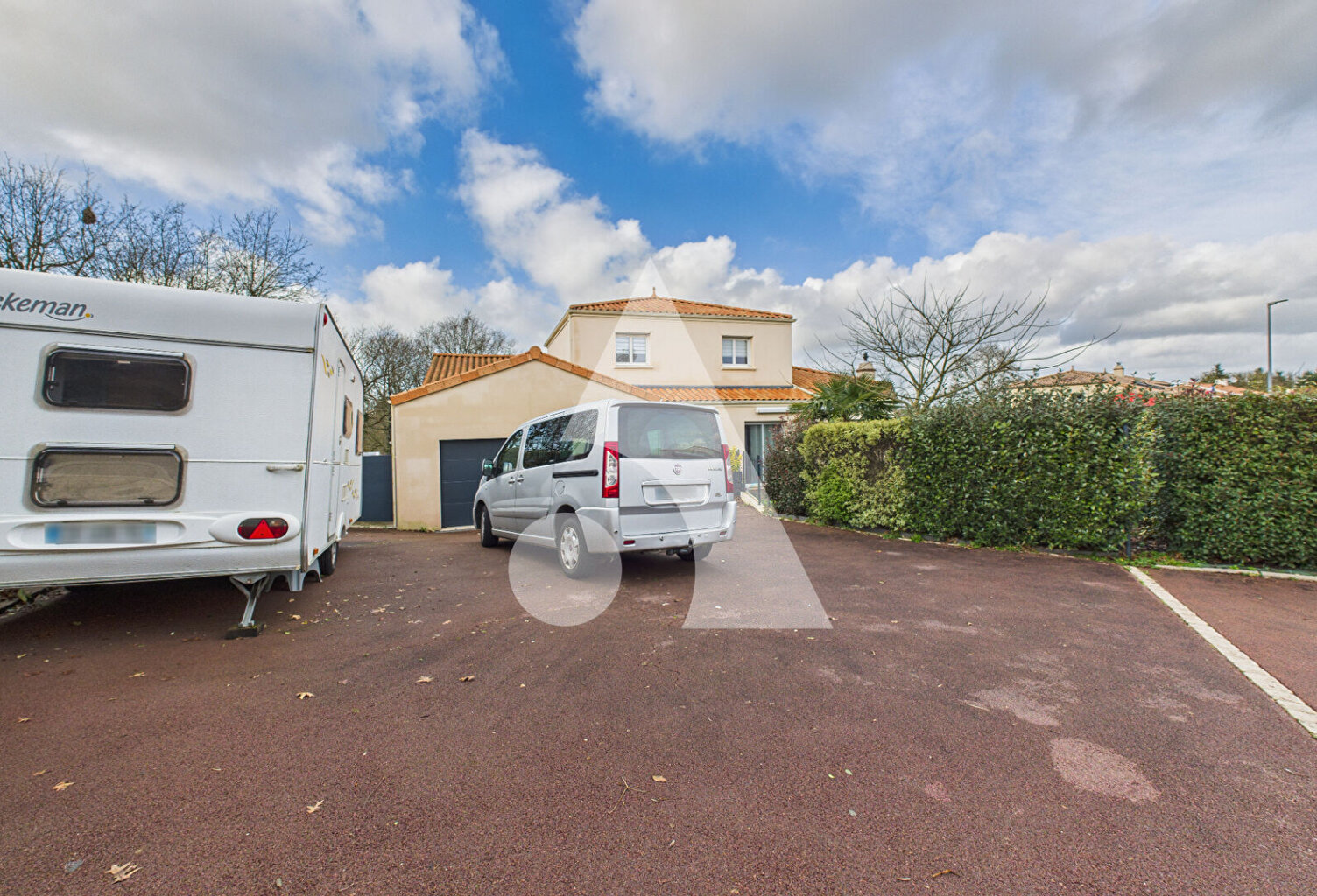 Maison familiale avec logement indépendant - La Roche-sur-Yon 260 m² habitable — photo 1