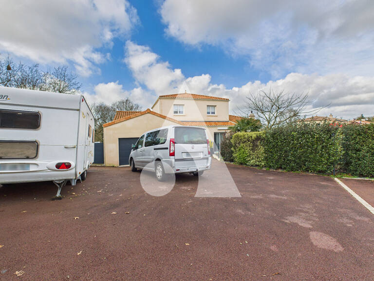 Maison familiale avec logement indépendant - La Roche-sur-Yon 260 m² habitable — photo 1