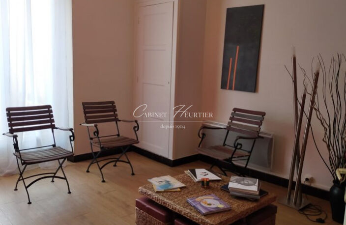 VOIRON - LOCAL PROFESSIONNEL - CENTRE VILLE — photo 2