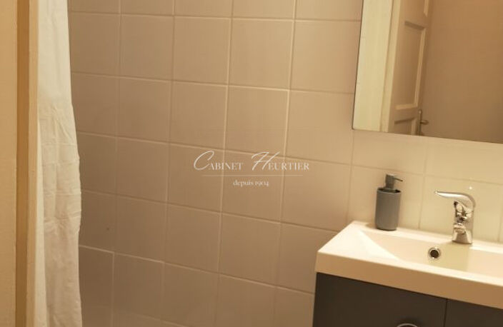 VOIRON - LOCAL PROFESSIONNEL - CENTRE VILLE — photo 4