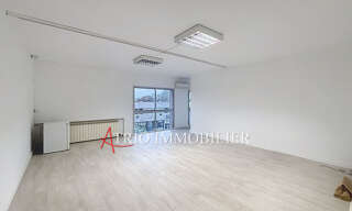 Bureau  59 m² à louer à Villeneuve-Loubet (06270)