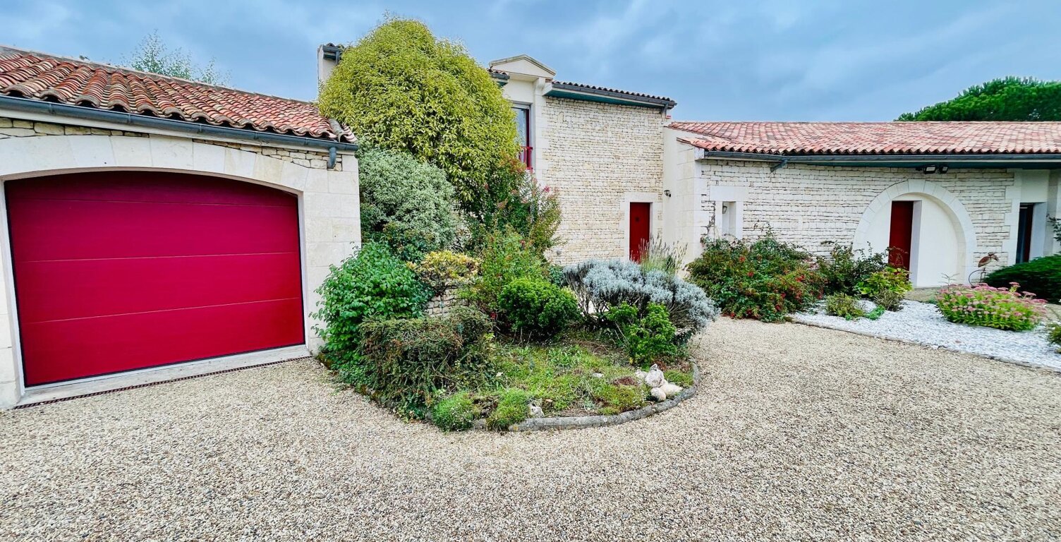 BELLE PROPRIÉTÉ 6 CH, LOGEMENT ANNEXE, PISCINE, PARC PAYSAGÉ — photo 1