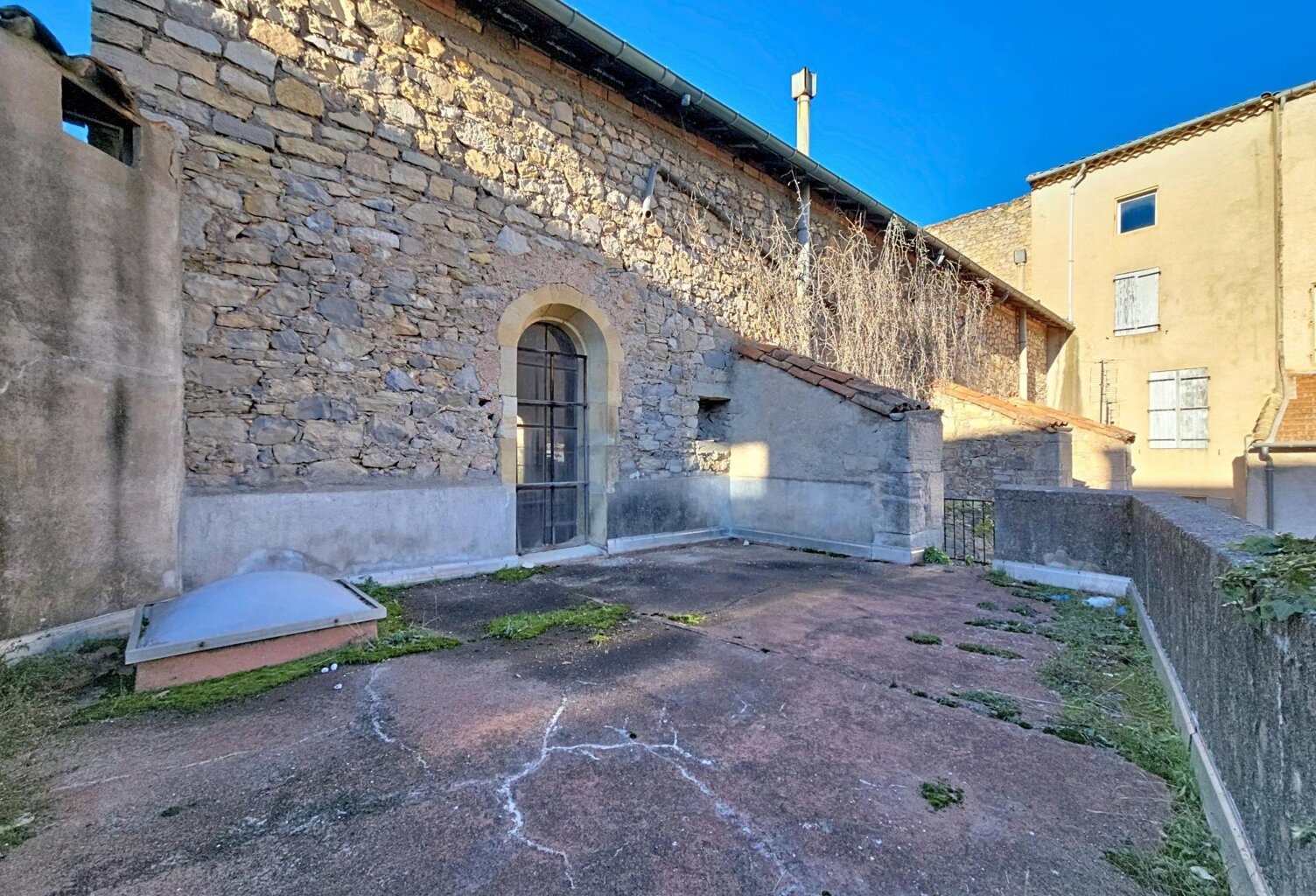 Maison de village avec garage et extérieurs — photo 1