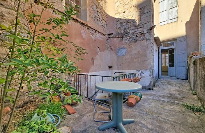 Maison de village avec garage et extérieurs — photo 5