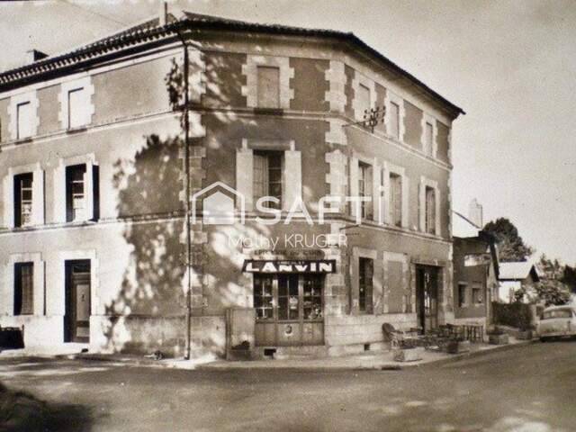 Bâtisse de caractère au cœur du village — photo du bien