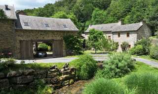 Maison 10 Pièces 305 m² à vendre à Salmiech (12120)