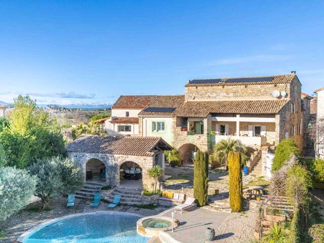 Maison en pierre — photo du bien