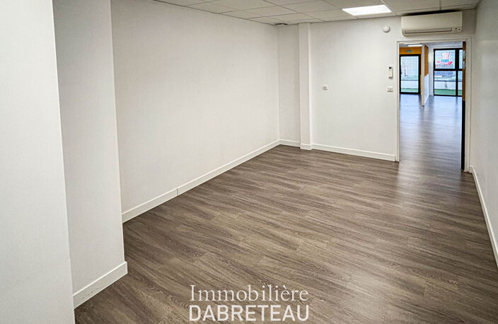 LOCAL COMMERCIAL A LOUER  - CHAPONNAY — photo 2