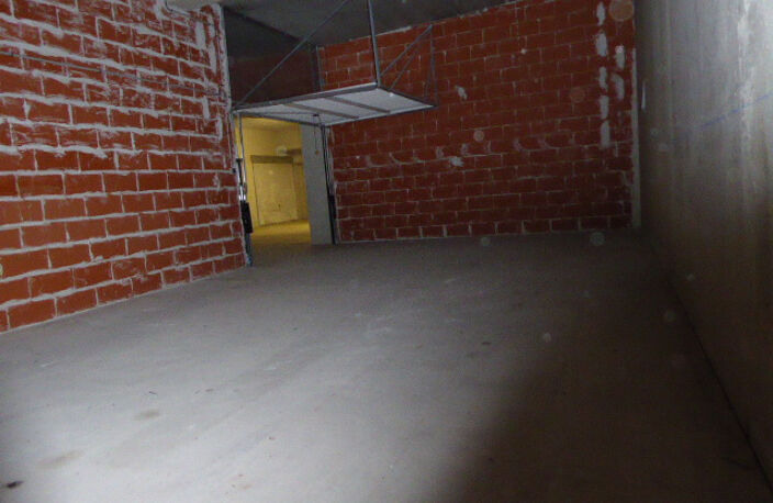 RODEZ-BOURRAN : Grand garage de 43.35 m² pour 3 voitures — photo 2