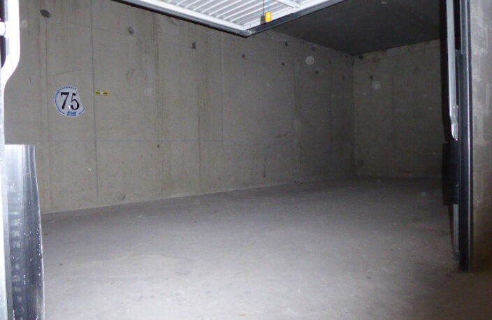 RODEZ-BOURRAN : Grand garage de 43.35 m² pour 3 voitures — photo 4