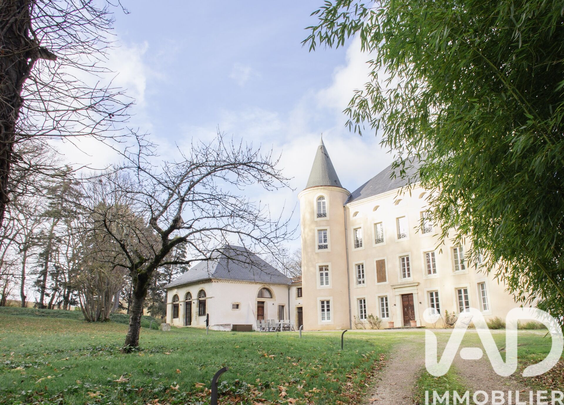 Salles-Sur-L-Hers - 800m² - 17p.