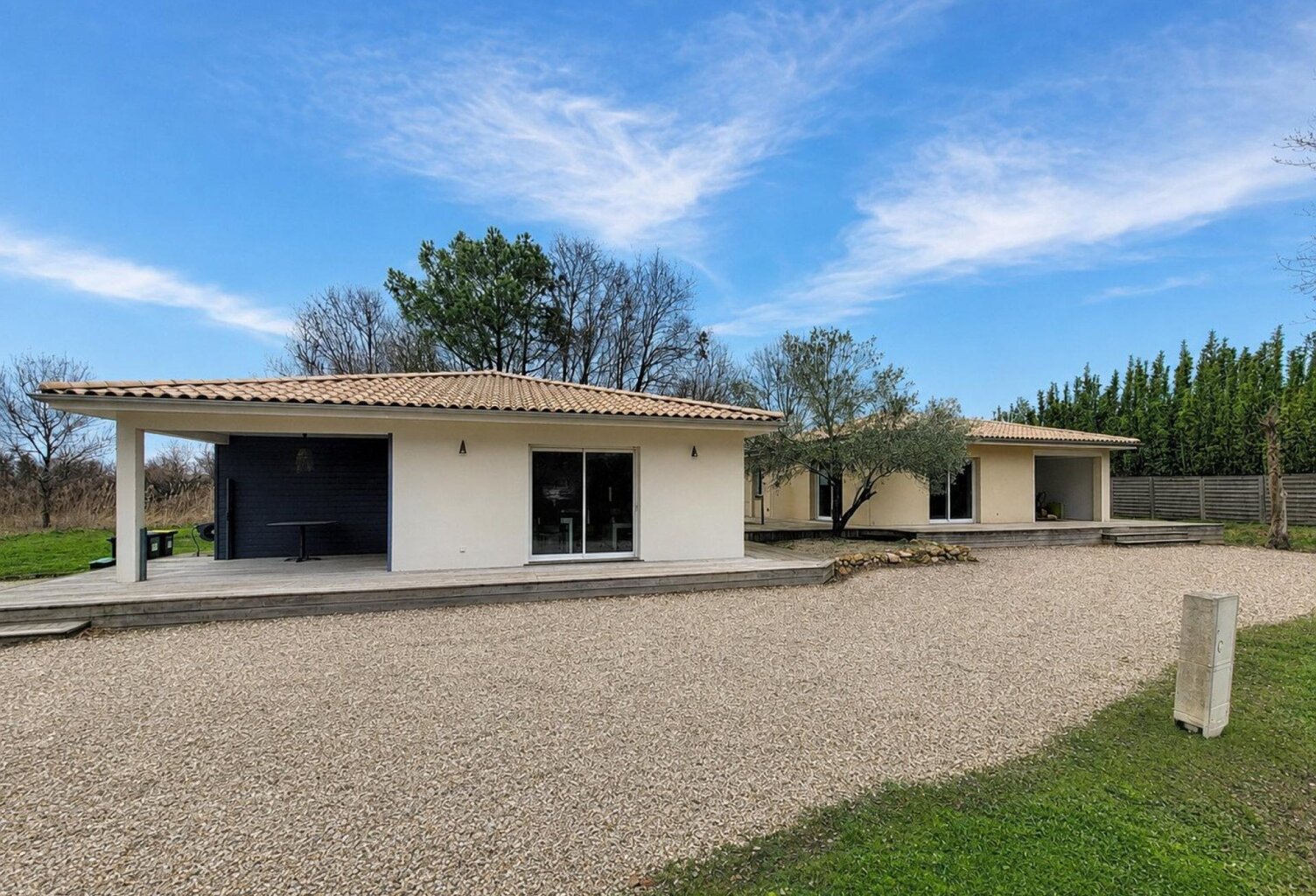 Ensemble immobilier composé de 2 maisons à proximité océan — photo 1
