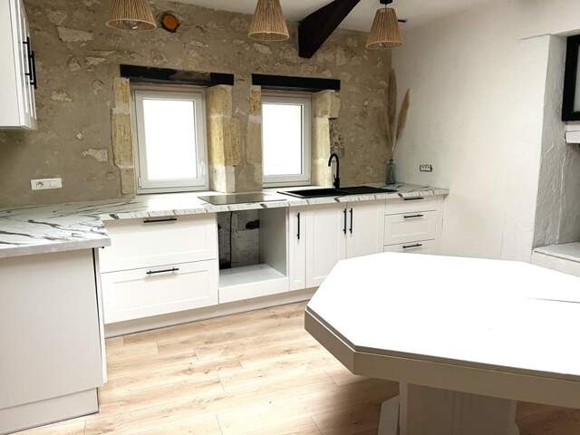 Maison en pierre de 2 pièces principales — photo du bien