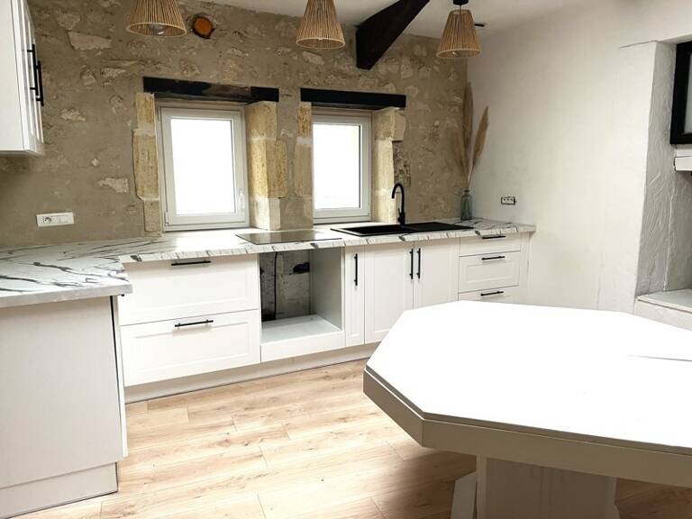 Maison en pierre de 2 pièces principales — photo 1